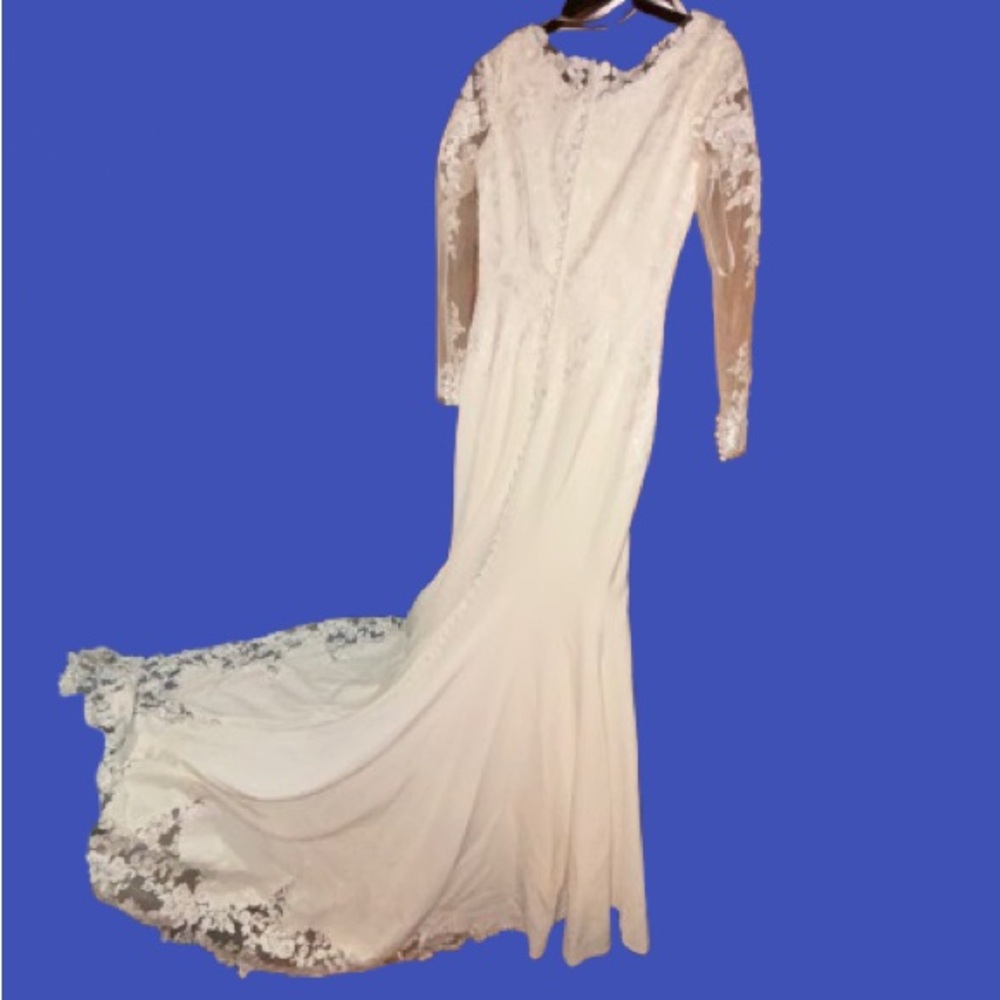 Allure Bridals White Long Sleeve V-neck Wedding Gown
